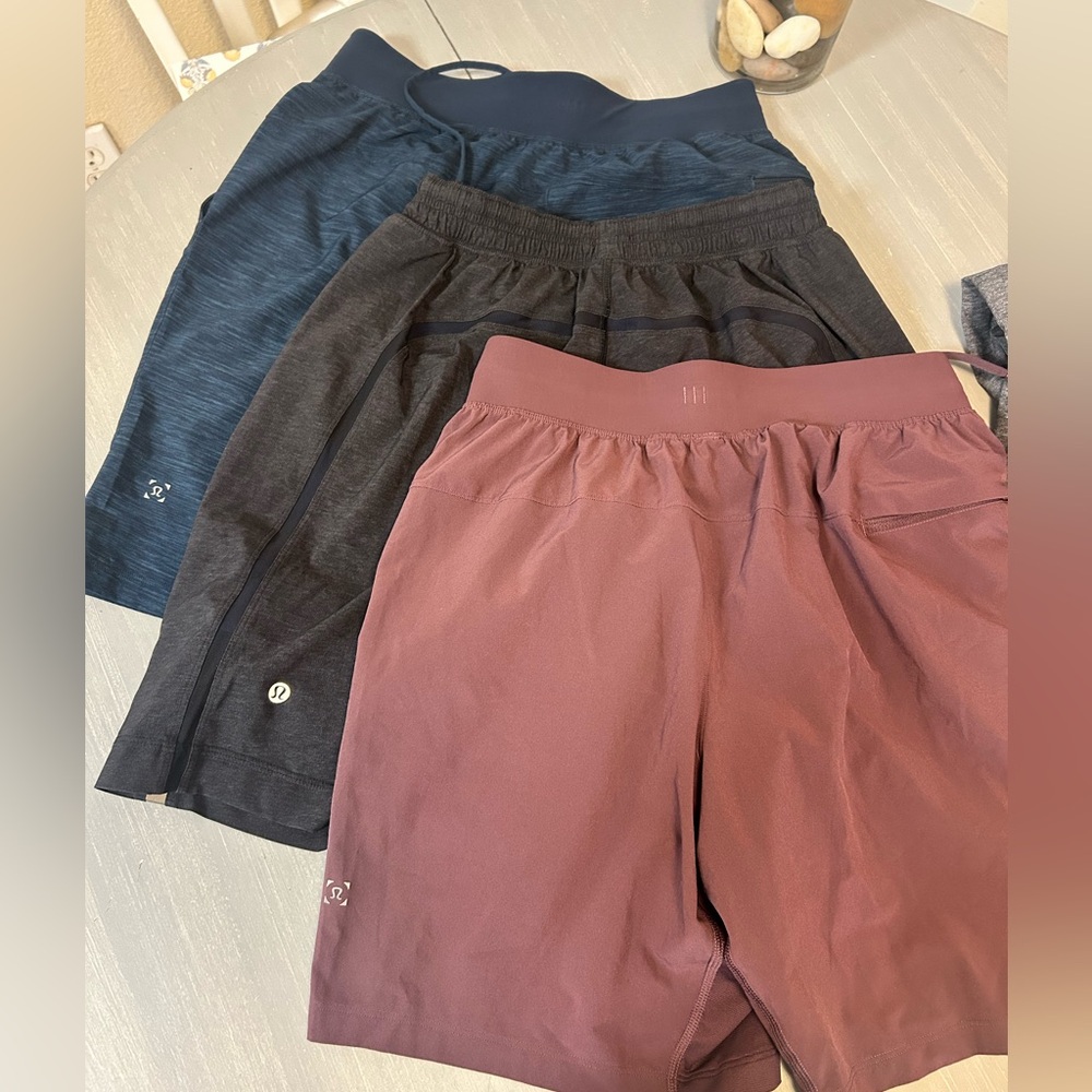 Lululemon Men's Shorts Set - (6) and shirt (1).